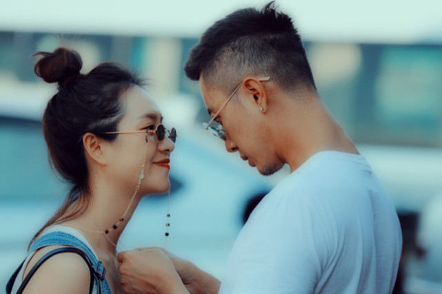 陪你一起长大:贾景晖上演现实版赘婿,生活中妻子是我们熟悉的她