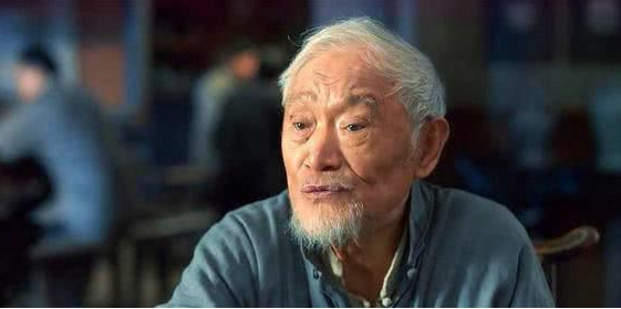 演配角75年获奖无数,儿子是"鬼子专业户"|牛犇|老戏骨|王侃