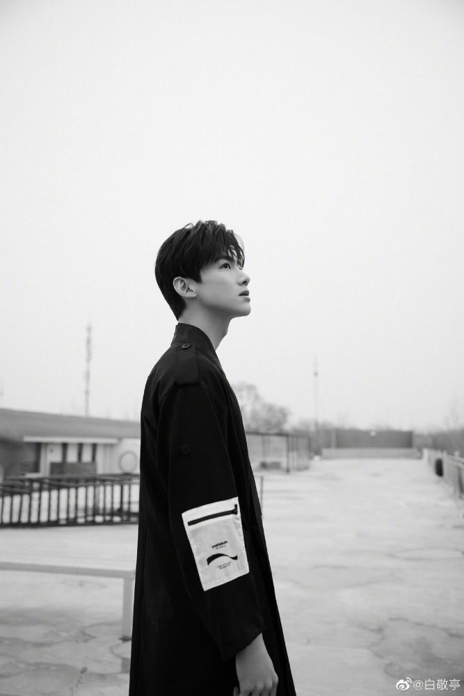 白敬亭黑白虚实大片