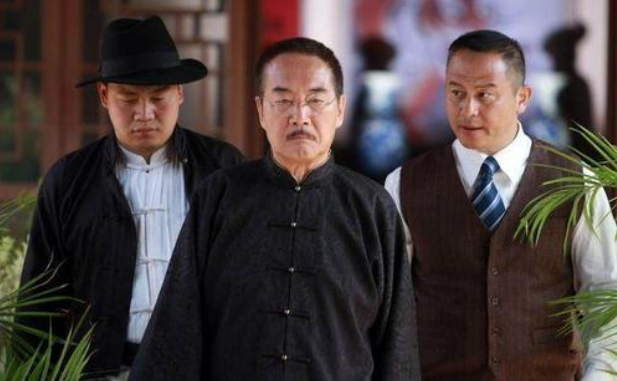 在娱乐圈中,才子音乐人赵英俊和黄金配角吴孟达的离世都引发了不小的