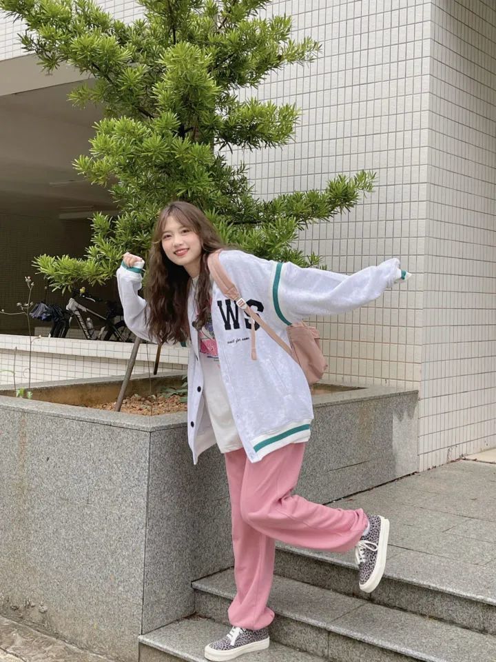 女生拍照站姿姿势,简单好拍又易学,拍照可爱又搞怪