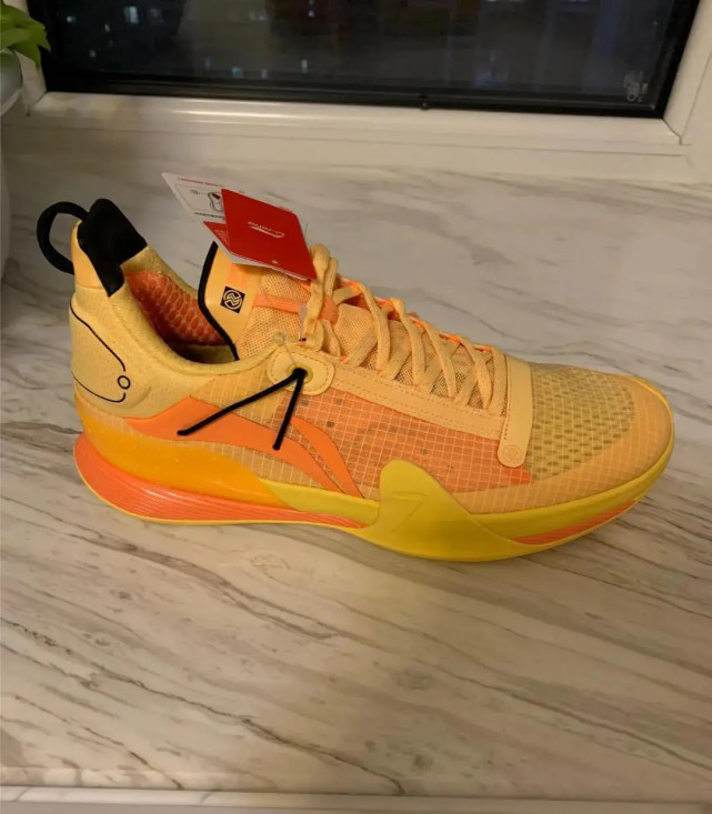 四月,"国货之光"李宁发布夏季版篮球鞋闪击7 premium|篮球鞋|李宁