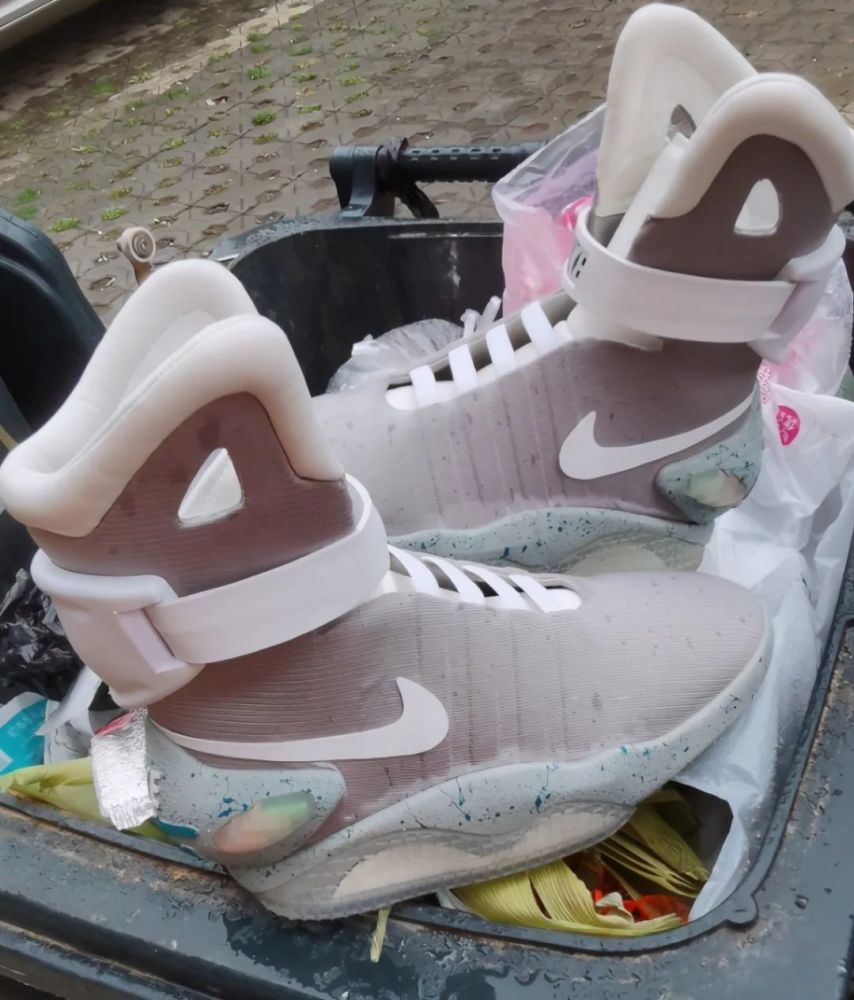 众星穿国产品牌出门67岁老戏骨把耐克鞋扔垃圾桶晒照表明立场