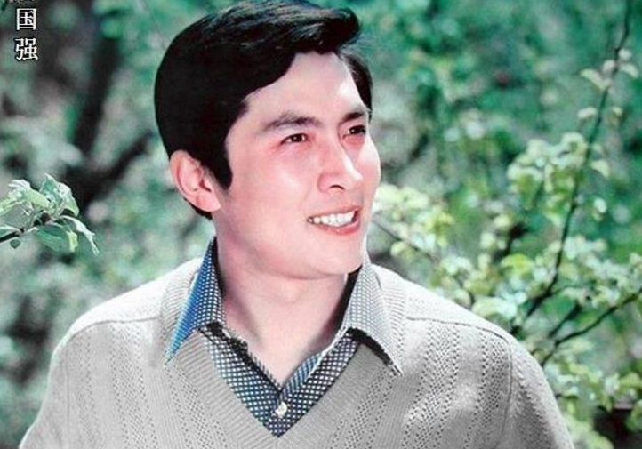 年轻时曾是荧屏最帅男星,与结发妻子恩爱50年,今享副军级待遇!