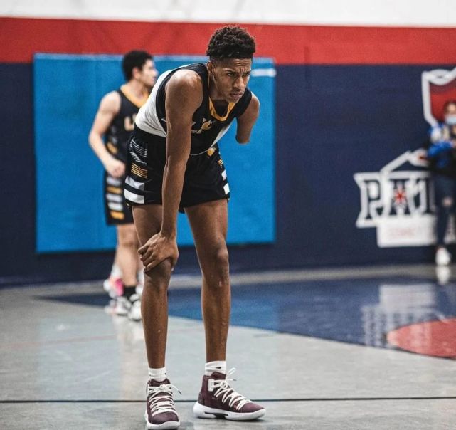 独臂杜兰特整个篮球圈都被惊艳了一只手的干拔你见过吗