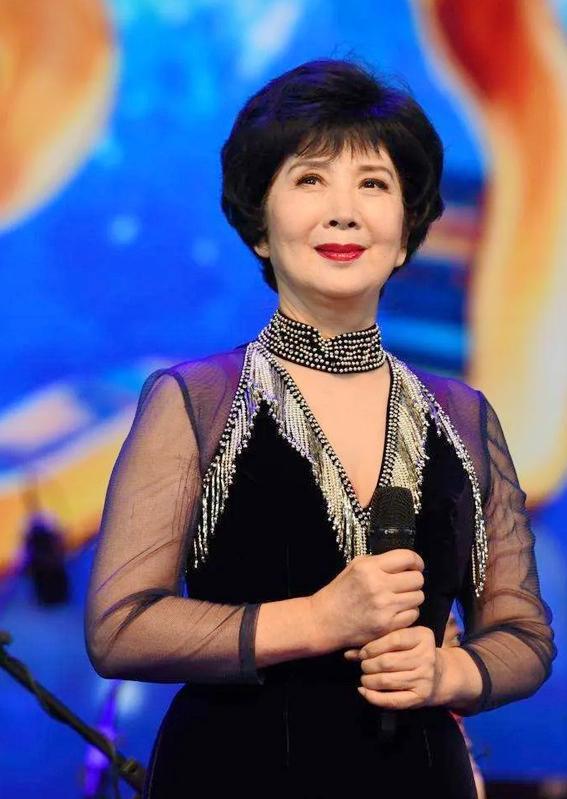 吴海燕演海霞爆红,却错失《庐山恋》,嫁京剧老生如今境况如何?