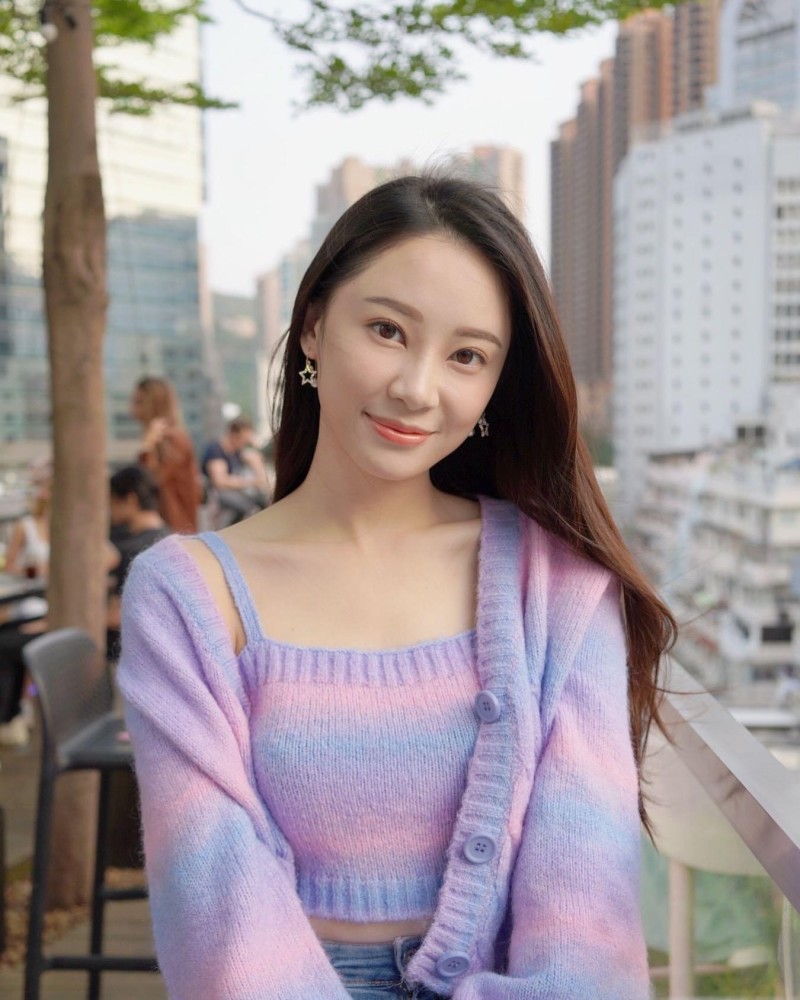 漂亮28岁tvb新一代上位小花因身材美腿受关注大方分享护腿心得