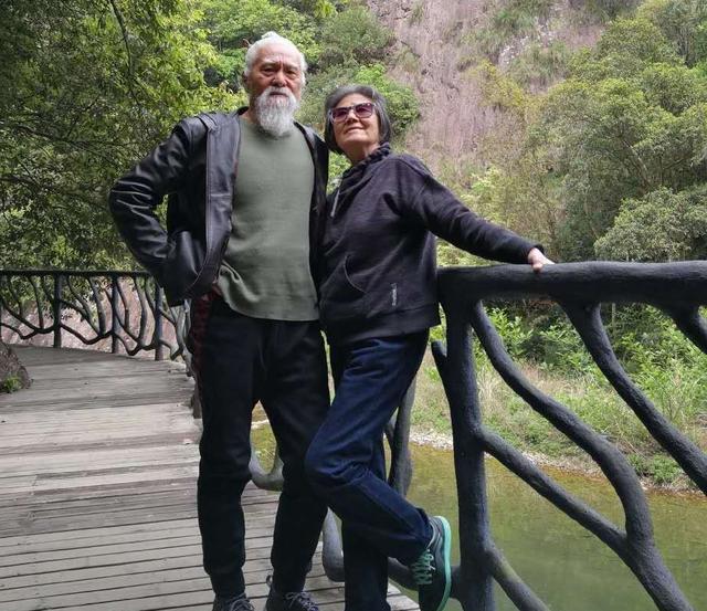 王德顺从不服老走过52年婚姻84岁还在和妻子秀恩爱