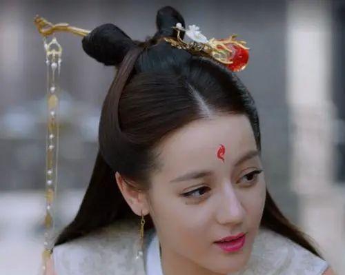 塑造了"小师妹芙蕖","女明星高雯","小帝姬凤九"等多个深入人心的角色