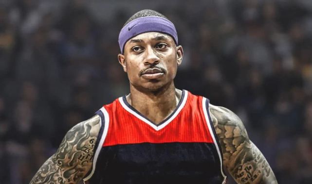 小托马斯签约鹈鹕他还能留在nba吗