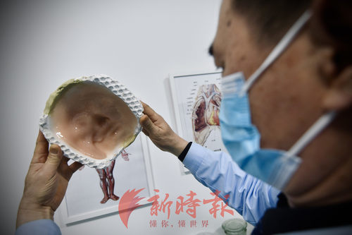 "家属不来找你了,就是满意了"在遗体修复行业里钻研了21年,毕爱胜自然