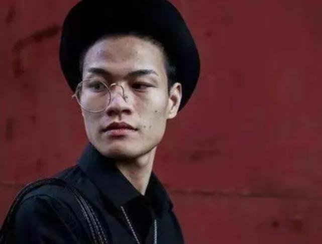 杀马特家族创始人罗福兴婉拒富婆追求如今已回归正常生活