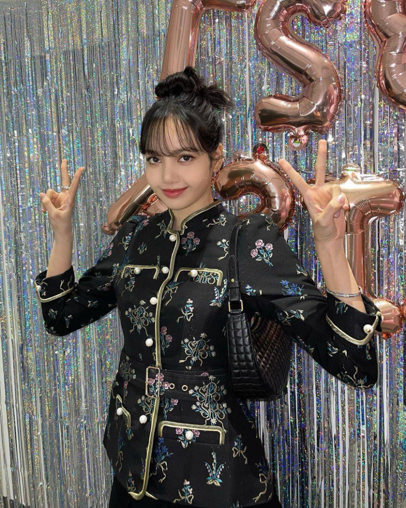 粉墨成员lisa签售会自曝solo要来了刘海过于空气丸子头好可爱