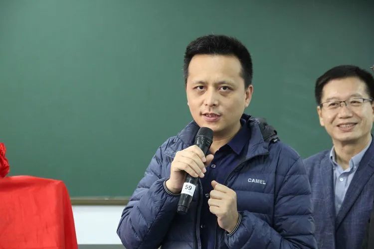 高玉峰校長在儀式上致辭,並代表邯鄲市第一中學向南方科技大學的慷慨