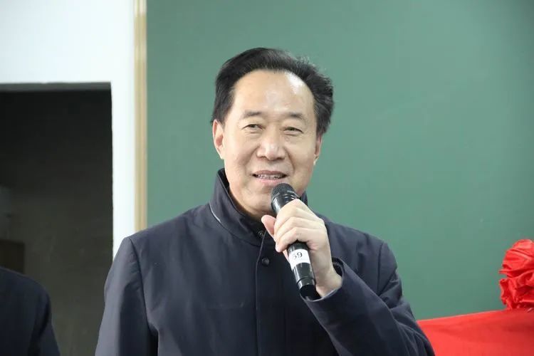 高玉峰校长在仪式上致辞,并代表邯郸市第一中学向南方科技大学的慷慨
