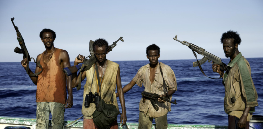 2008年中国货船遭遇海盗,自制燃烧瓶抵抗4小时,奖金30万