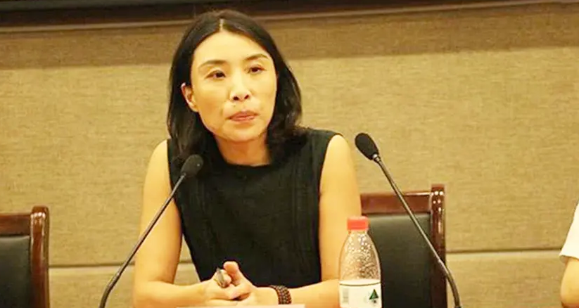 她将申通146亿卖给马云,衣锦还乡后,又靠卖几十块的雨伞再挣百亿