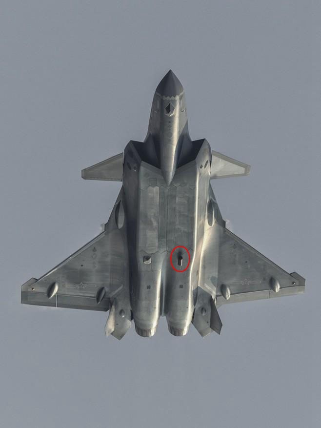 战斗巡航模式?歼-20最新画面龙勃透镜不见了