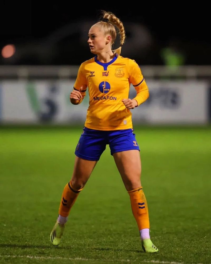 19岁的阿丽莎正式登陆英格兰女子超级联赛的西汉姆联队