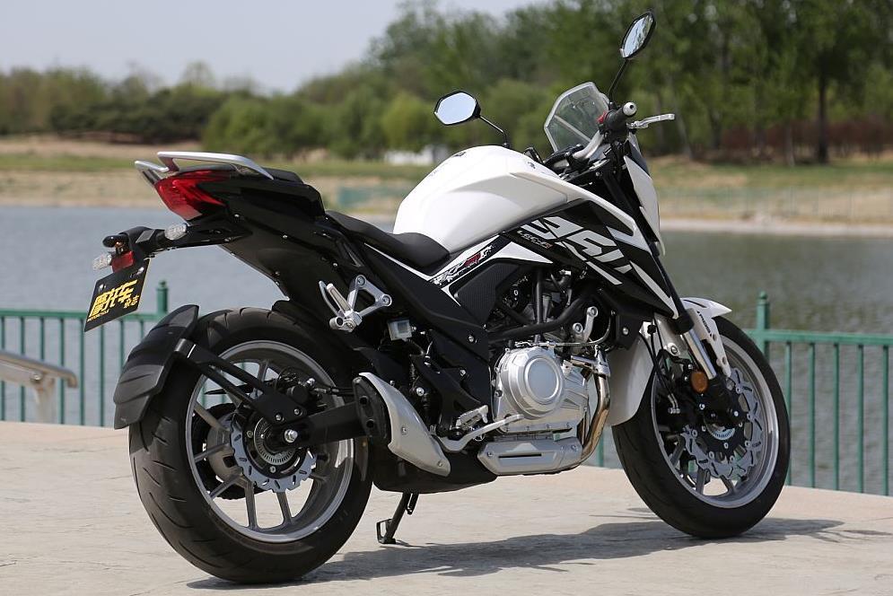 力帆双缸街车配前轮双碟刹油箱15l可摩旅代步