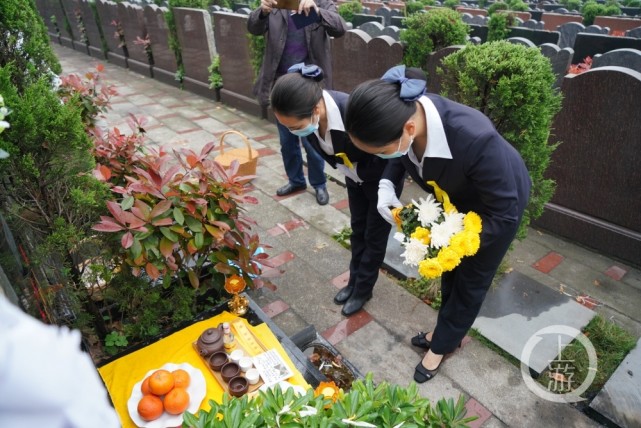 陵园推出代客祭扫今年已代祭300多次全程录像也可现场视频连线