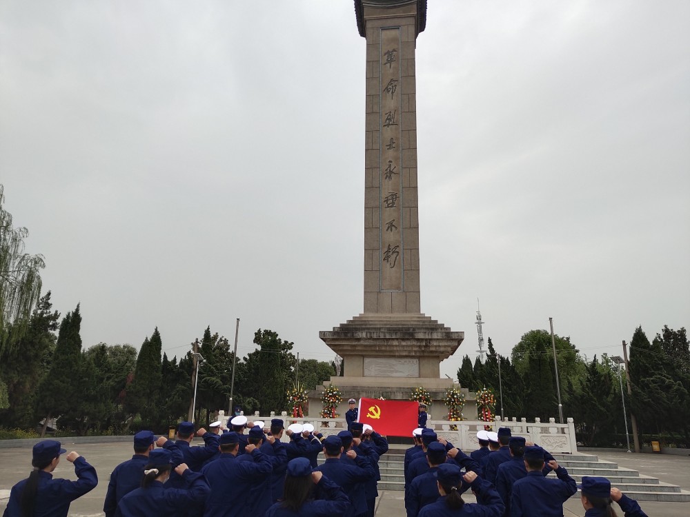 祭奠活动中,沁阳市消防救援大队全体指战员,专职消防员,文员列队整齐