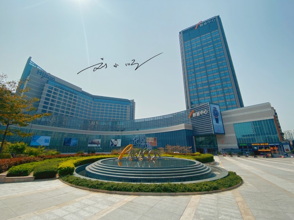 厦门市中心有一家顶级奢侈品商场,地理位置非常优越,人气却不旺_腾讯