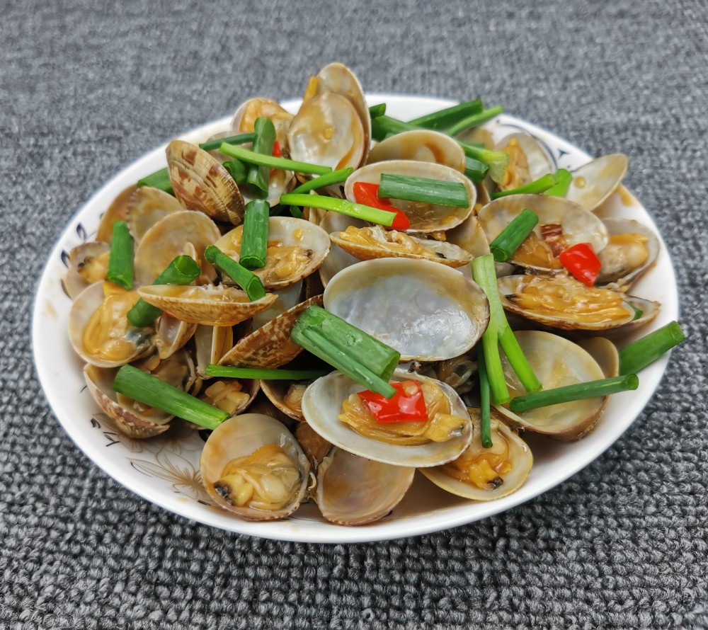 炒花蛤时,最忌直接焯水,海边人告诉你技巧,花蛤不柴不腥无泥沙_腾讯新