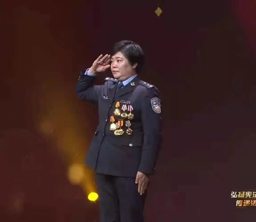 政法先进陈丽容人民警察知心姐姐