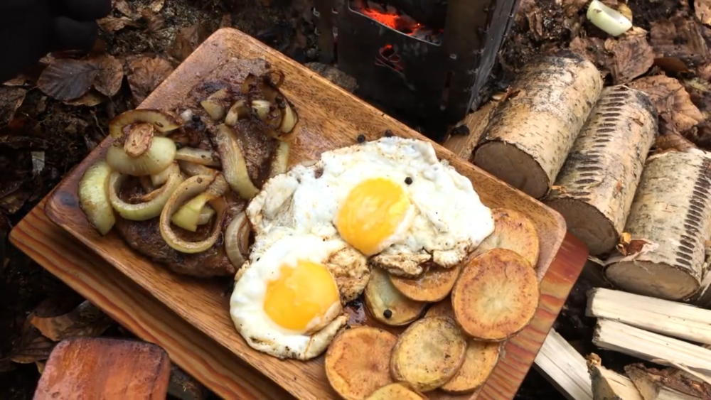 休假野外露营,荒野做"米其林"美食,吃饱喝足转身就走