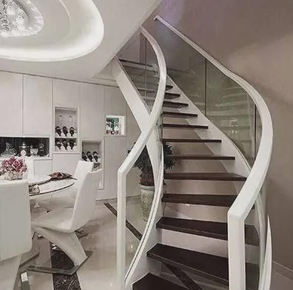 有创意的转角楼梯装修设计能提升装修档次复式空间学起来