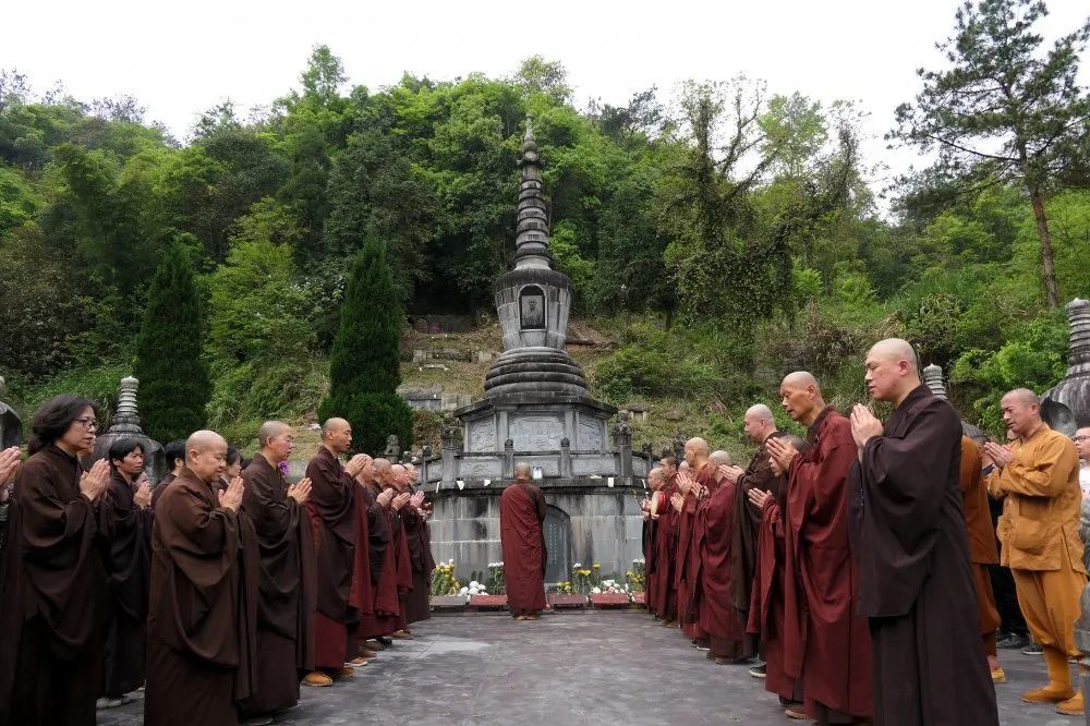 清明的心灵清明的世界七甲净慧禅寺圆满举行清明扫塔活动