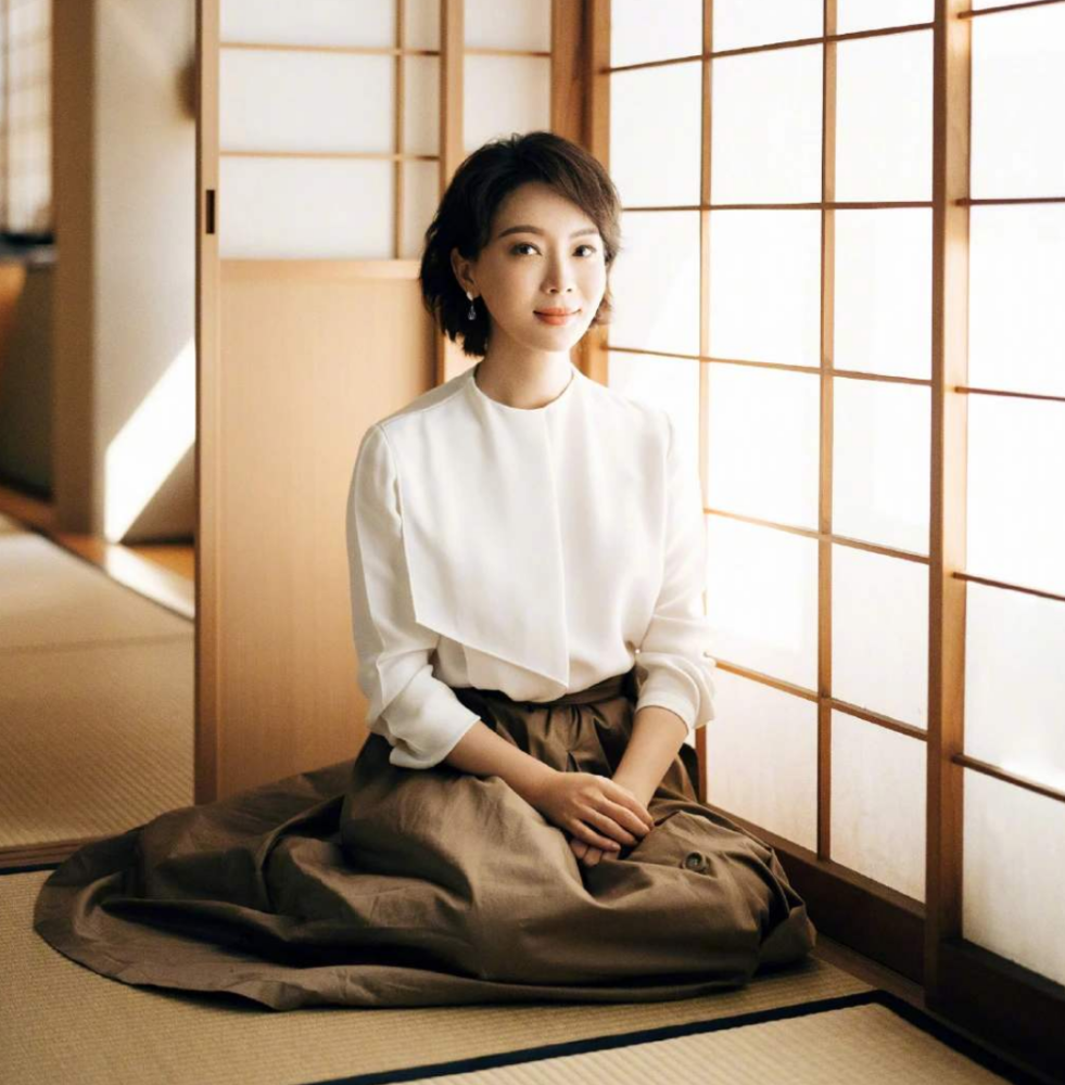 盘点陈数私服衬衫款式时髦显瘦又高级好适合春夏熟女风