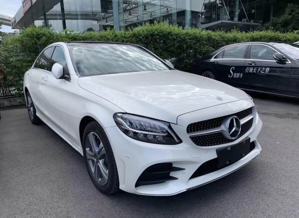 小伙喜提40万奔驰,回村后父亲无奈:房子都快塌了,车贷咋还?