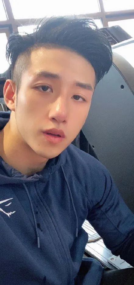 网红肌肉男加入海军陆战队登头条,却被曝曾下海拍片?