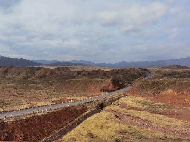 華興視覺來看中衛66號公路是啥樣