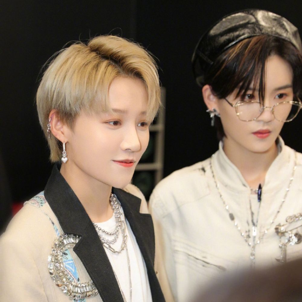 可见大部分观众还是接受不了中性风的男团,大家喜欢短发女生,却不见得