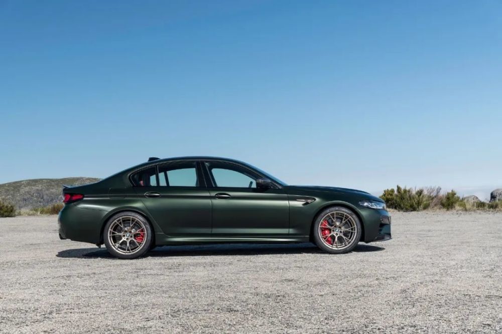 全球第一台宝马m5 cs正式交付!3秒破百,可惜国内无缘!