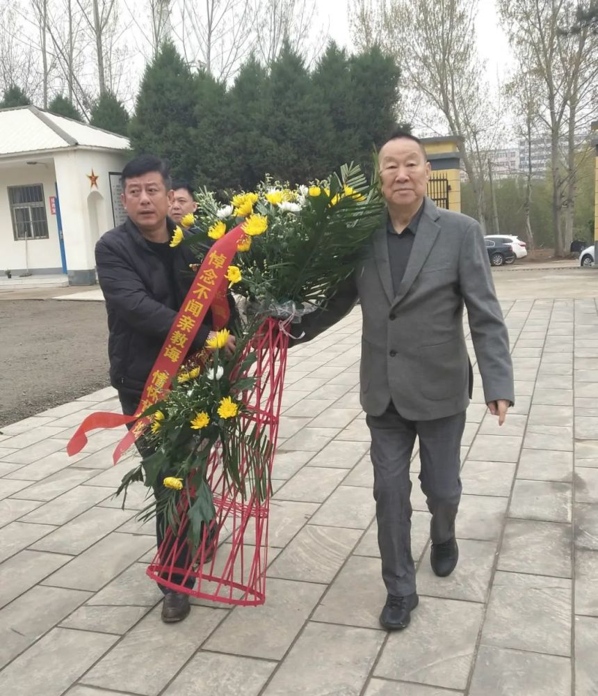 张汝光将军后人回家乡清明祭扫_腾讯新闻