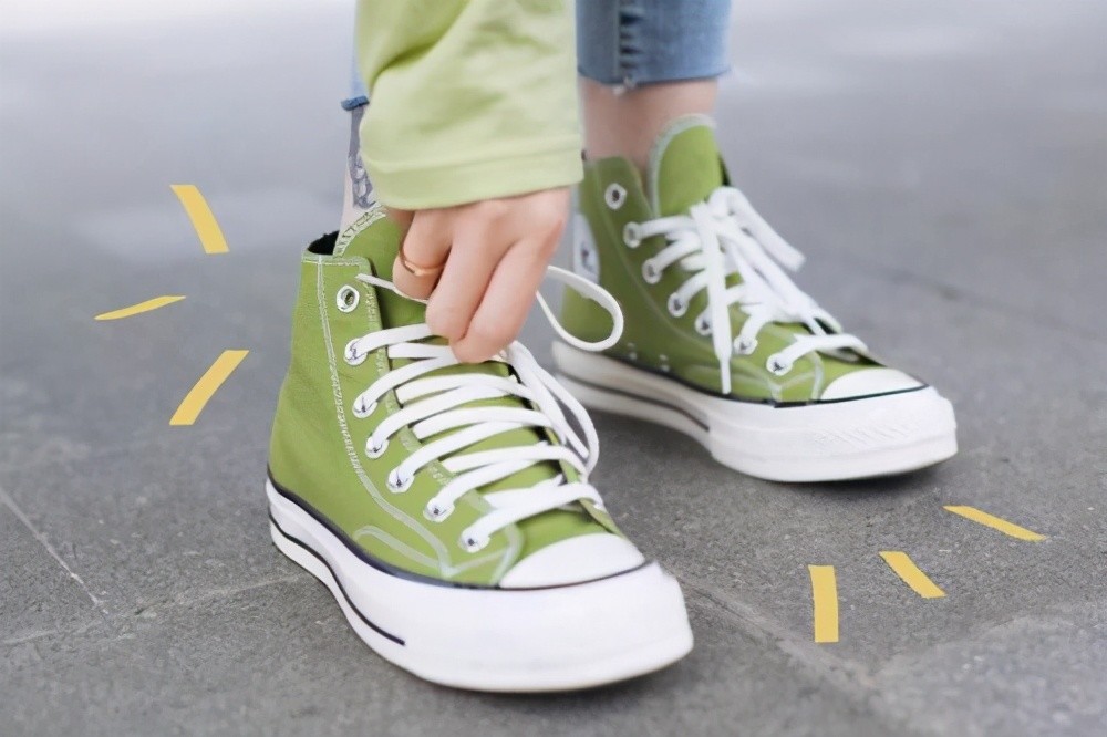 春天怎么能少了帆布鞋解锁这3种新穿法舒适时髦又减龄