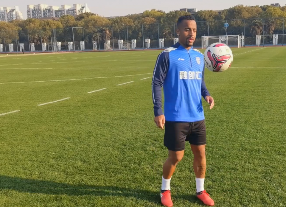 武汉三镇的三名外援分布前后场,中后卫贾德森曾带领波尔蒂芒人完成