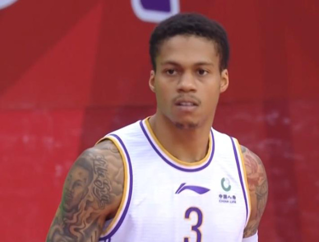 易边再战,广州队在本节可以使用双外援,摩尔和哈斯同时登场,效果确实