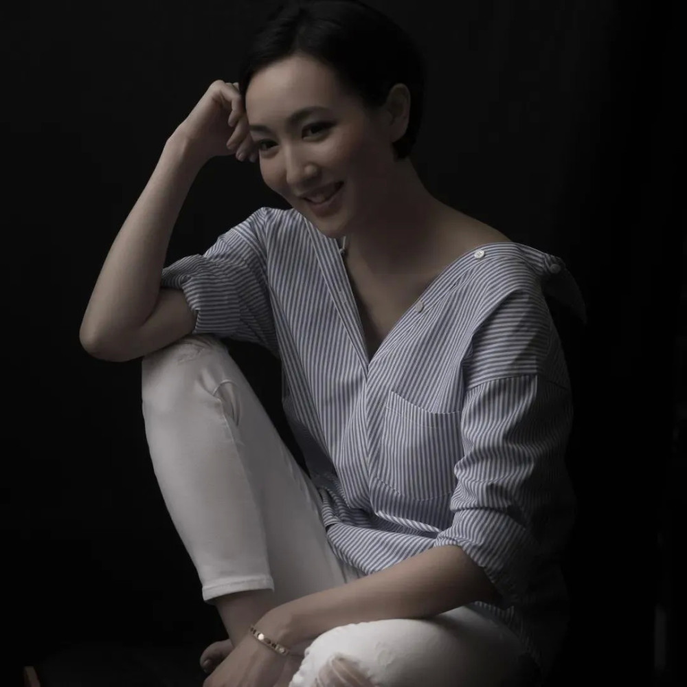 霍家长孙女霍思纬,郭晶晶小姑子,气质如兰的冷美人_腾讯新闻