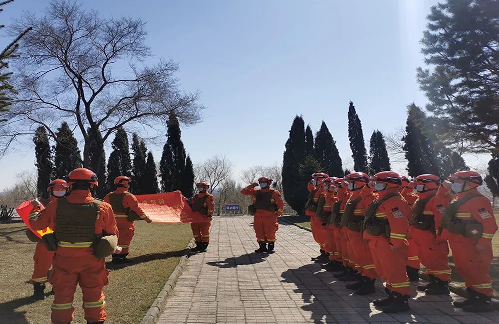 又是一年春草綠,山河無語憶