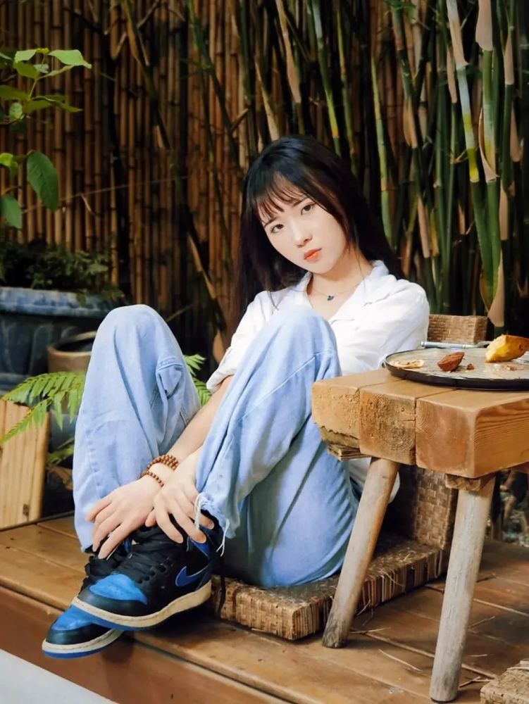 坐着拍照怎么拍,9个坐姿拍照pose,让你拍出好看的坐姿照_腾讯新闻