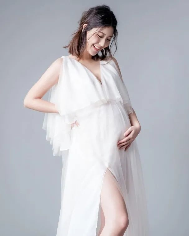 恭喜!香港知名女星晒唯美孕照宣布怀女孩