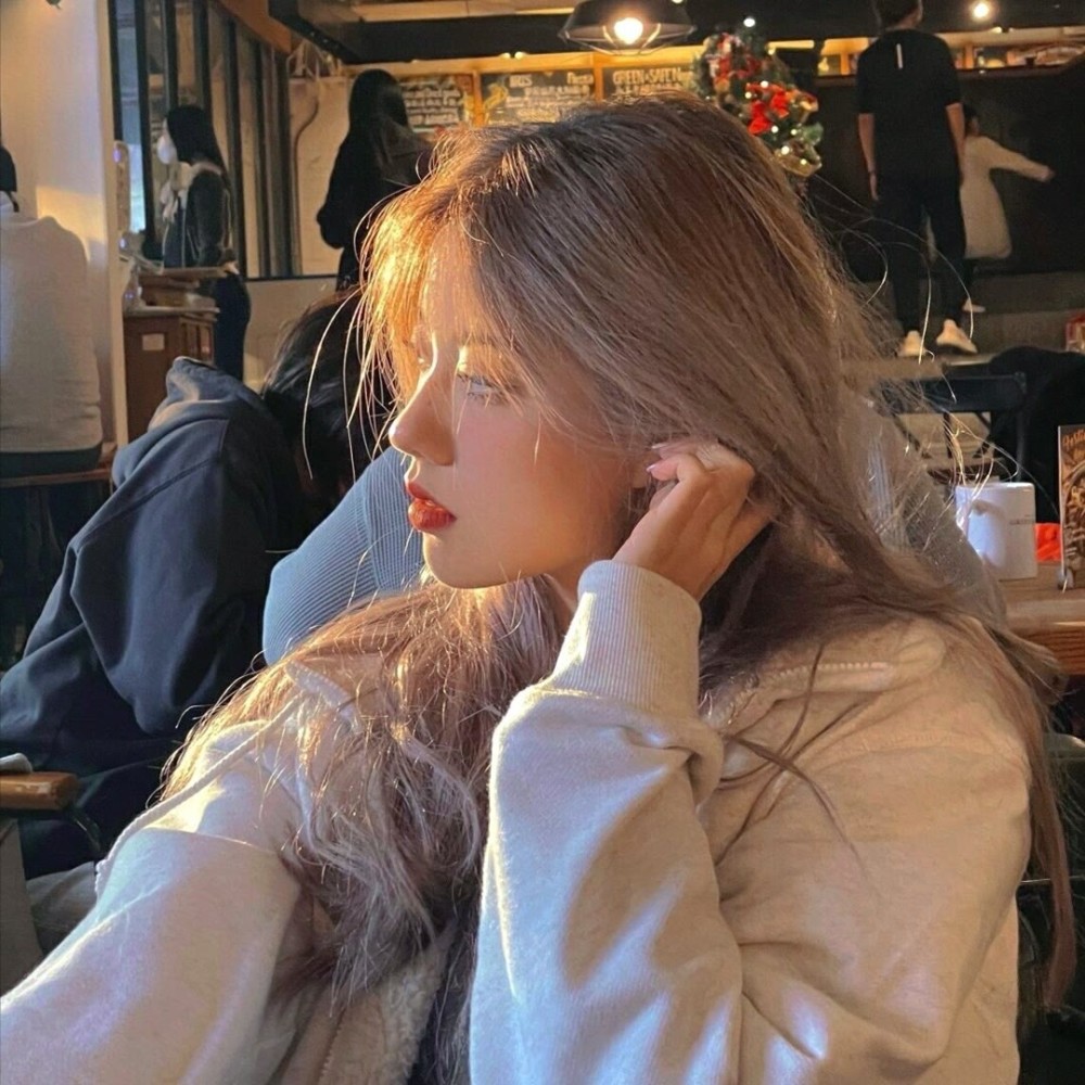 不会撞图的女生头像