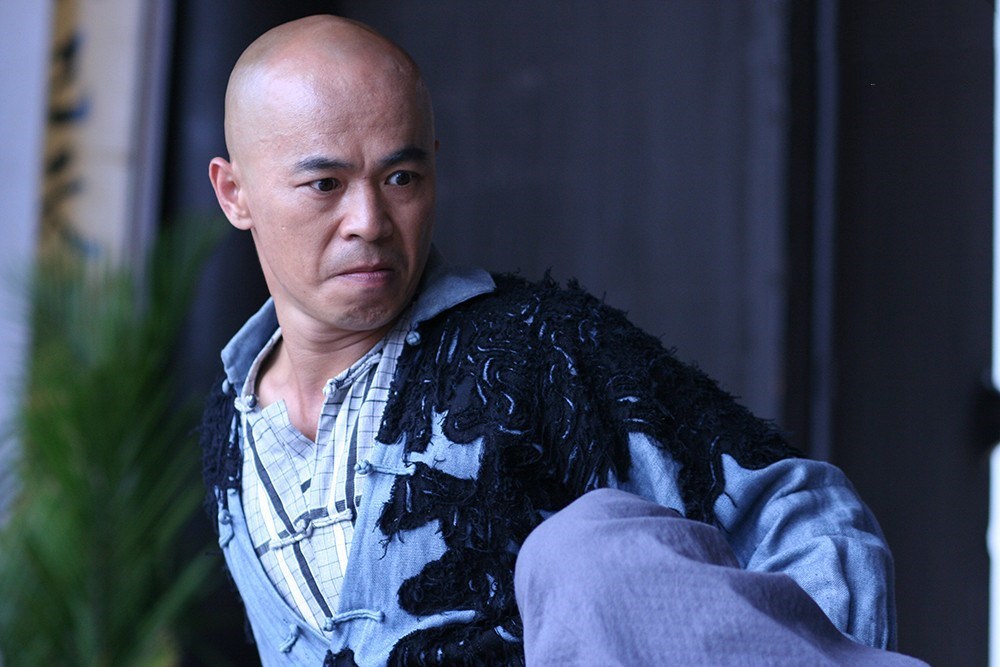 与曾经的"银河十星"蔡嘉利拍拖并结婚,育有一个可爱的女儿.