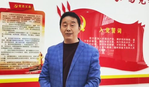 期小里悦读专访,华商报-二三里资讯记者采访了方泉小学语文教师徐红斌