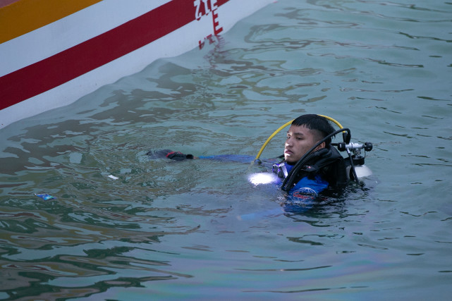 国际老挝首都附近旅游区翻船事故致8人死亡